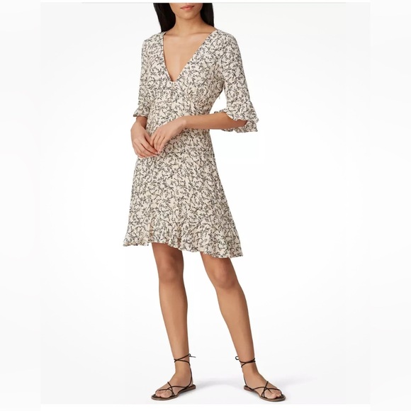 cupcakes & cashmere Dresses & Skirts - Cupcakes and cashmere Floral V-Neck Dress